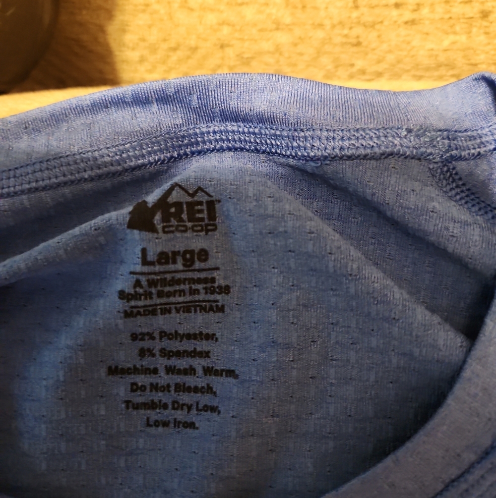 REI Blue Mesh Performance Tshirt Large - Picture 3 of 5